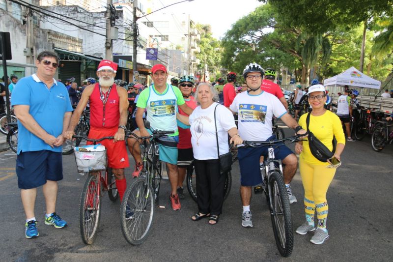 Uma manhã cheia de saúde, segurança e alegria, foi assim o primeiro passeio ciclístico realizado pelo Detran do Pará como parte integrante da Semana Nacional de Trânsito (SNT) e em comemoração ao Dia Mundial Sem Carro, comemorado neste domingo (22). O passeio percorreu diversas avenidas da capital paraense. <div class='credito_fotos'>Foto: ASCOM / DETRAN   |   <a href='/midias/2019/originais/5483_photo-2019-09-22-11-48-17_4.jpg' download><i class='fa-solid fa-download'></i> Download</a></div>