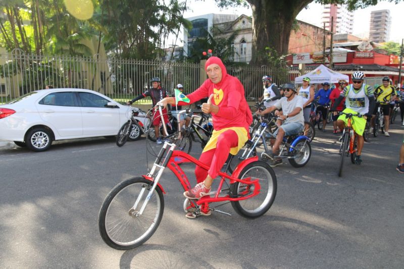 Uma manhã cheia de saúde, segurança e alegria, foi assim o primeiro passeio ciclístico realizado pelo Detran do Pará como parte integrante da Semana Nacional de Trânsito (SNT) e em comemoração ao Dia Mundial Sem Carro, comemorado neste domingo (22). O passeio percorreu diversas avenidas da capital paraense. <div class='credito_fotos'>Foto: ASCOM / DETRAN   |   <a href='/midias/2019/originais/5483_photo-2019-09-22-11-48-17_5.jpg' download><i class='fa-solid fa-download'></i> Download</a></div>