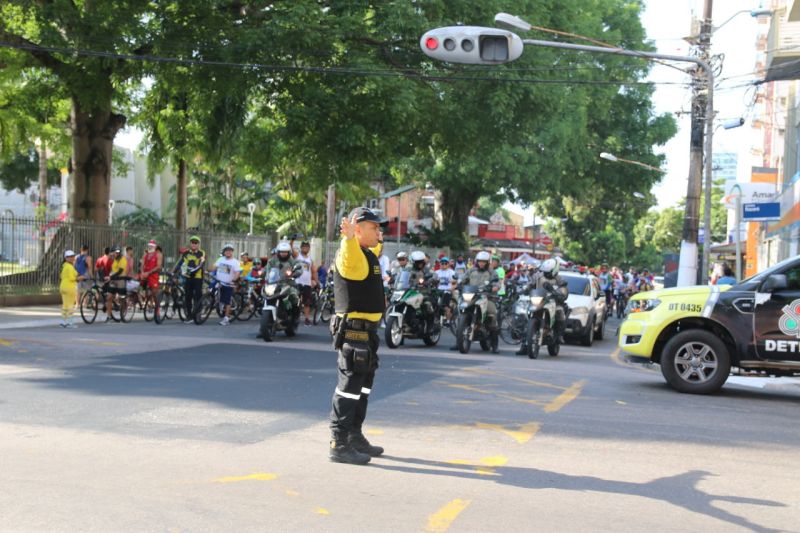 Uma manhã cheia de saúde, segurança e alegria, foi assim o primeiro passeio ciclístico realizado pelo Detran do Pará como parte integrante da Semana Nacional de Trânsito (SNT) e em comemoração ao Dia Mundial Sem Carro, comemorado neste domingo (22). O passeio percorreu diversas avenidas da capital paraense. <div class='credito_fotos'>Foto: ASCOM / DETRAN   |   <a href='/midias/2019/originais/5483_photo-2019-09-22-11-48-17_6.jpg' download><i class='fa-solid fa-download'></i> Download</a></div>