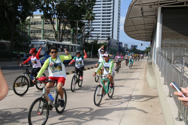 Uma manhã cheia de saúde, segurança e alegria, foi assim o primeiro passeio ciclístico realizado pelo Detran do Pará como parte integrante da Semana Nacional de Trânsito (SNT) e em comemoração ao Dia Mundial Sem Carro, comemorado neste domingo (22). O passeio percorreu diversas avenidas da capital paraense. <div class='credito_fotos'>Foto: ASCOM / DETRAN   |   <a href='/midias/2019/originais/5483_photo-2019-09-22-11-48-17_9.jpg' download><i class='fa-solid fa-download'></i> Download</a></div>