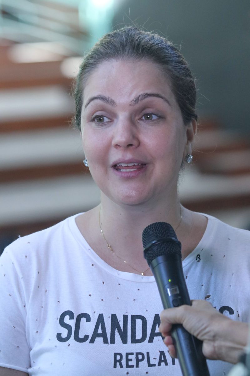 Moradores dos territórios do TerPaz participam de congresso e festival de gastronomia.

A parceria do Governo do Pará, por meio da Secretaria de Estado de Cultura (Secult) com o festival foi intermediada pela primeira dama do Estado, Daniela Barbalho, que é presidente de honra do programa TerPaz. Segundo Ângela Sicilia, vice-presidente da ARBL, “A parceria foi imprescindível para mostrarmos para os nossos convidados a grandeza do Pará e respeito e o cuidado que o governo tem com a comunidade dos bairros de Belém”. <div class='credito_fotos'>Foto: Jader Paes / Agência Pará   |   <a href='/midias/2019/originais/5484_20190921_164216_66_111.jpg' download><i class='fa-solid fa-download'></i> Download</a></div>