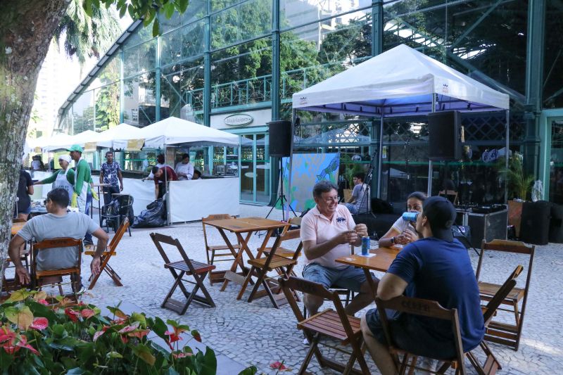 Moradores dos territórios do TerPaz participam de congresso e festival de gastronomia.

A parceria do Governo do Pará, por meio da Secretaria de Estado de Cultura (Secult) com o festival foi intermediada pela primeira dama do Estado, Daniela Barbalho, que é presidente de honra do programa TerPaz. Segundo Ângela Sicilia, vice-presidente da ARBL, “A parceria foi imprescindível para mostrarmos para os nossos convidados a grandeza do Pará e respeito e o cuidado que o governo tem com a comunidade dos bairros de Belém”. <div class='credito_fotos'>Foto: Jader Paes / Agência Pará   |   <a href='/midias/2019/originais/5484_20190921_164216_66_119.jpg' download><i class='fa-solid fa-download'></i> Download</a></div>