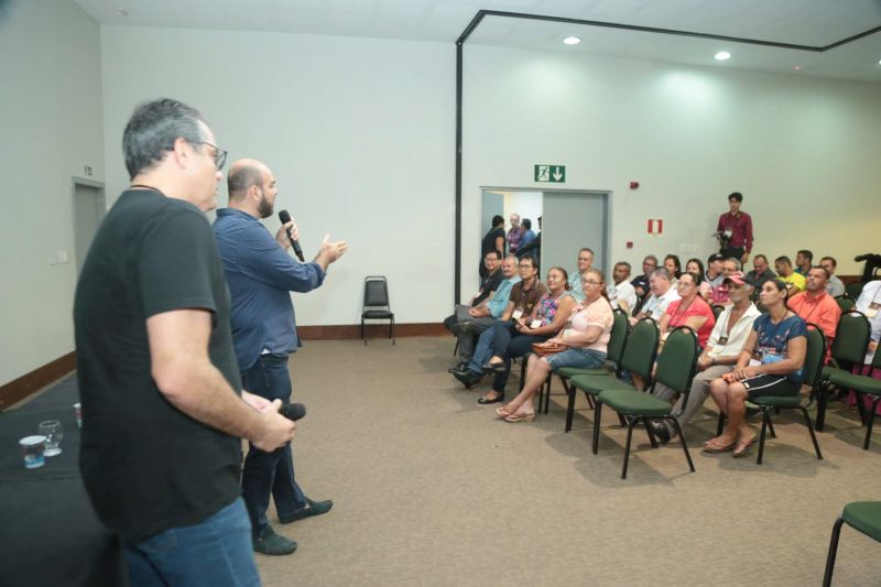  VI Festival do Chocolate e Cacau e da 18ª Exposição Flor Pará, realizados no Hangar - Centro de Convenções. Mais de 30 mil pessoas já passaram pelo local em três dias de evento, estimativa que superou as expectativas. <div class='credito_fotos'>Foto: Alex Ribeiro / Ag. Pará   |   <a href='/midias/2019/originais/5485_20190921171924_img_5371.jpg' download><i class='fa-solid fa-download'></i> Download</a></div>