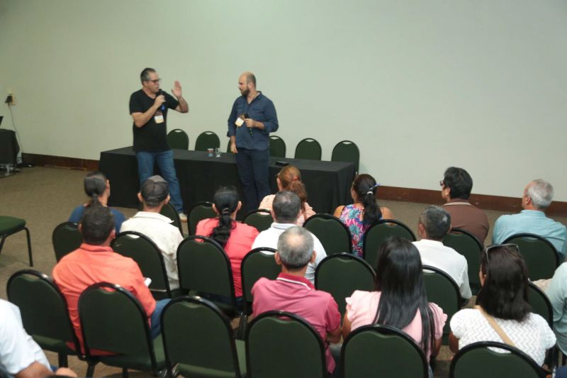  VI Festival do Chocolate e Cacau e da 18ª Exposição Flor Pará, realizados no Hangar - Centro de Convenções. Mais de 30 mil pessoas já passaram pelo local em três dias de evento, estimativa que superou as expectativas. <div class='credito_fotos'>Foto: Alex Ribeiro / Ag. Pará   |   <a href='/midias/2019/originais/5485_20190921172023_img_5382.jpg' download><i class='fa-solid fa-download'></i> Download</a></div>