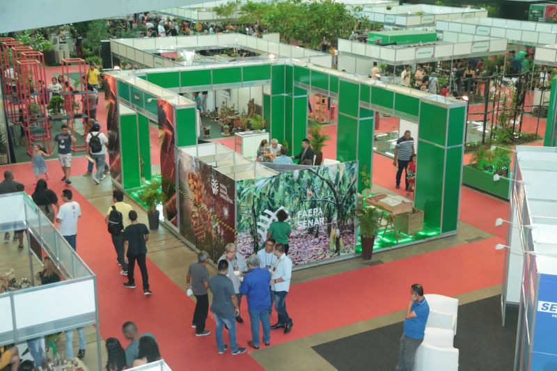  VI Festival do Chocolate e Cacau e da 18ª Exposição Flor Pará, realizados no Hangar - Centro de Convenções. Mais de 30 mil pessoas já passaram pelo local em três dias de evento, estimativa que superou as expectativas. <div class='credito_fotos'>Foto: Alex Ribeiro / Ag. Pará   |   <a href='/midias/2019/originais/5485_20190921172415_img_5388.jpg' download><i class='fa-solid fa-download'></i> Download</a></div>
