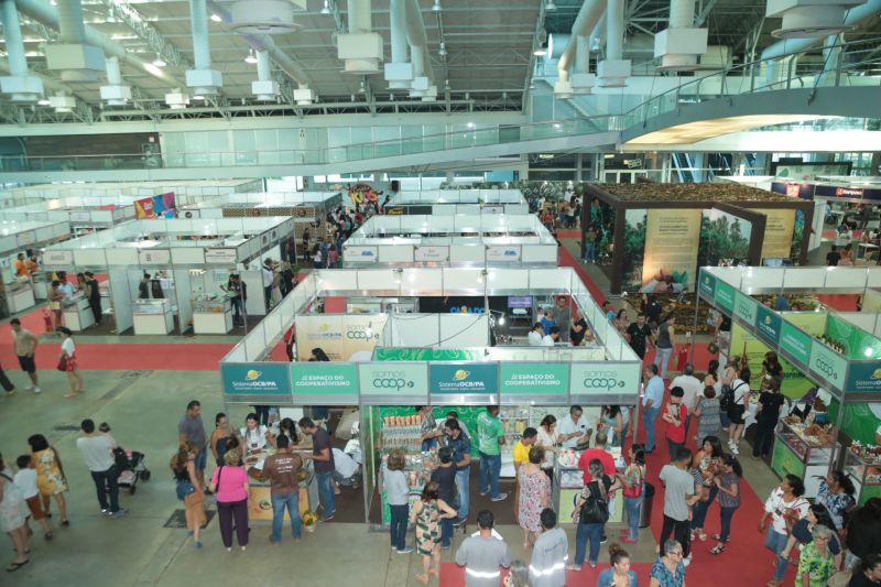  VI Festival do Chocolate e Cacau e da 18ª Exposição Flor Pará, realizados no Hangar - Centro de Convenções. Mais de 30 mil pessoas já passaram pelo local em três dias de evento, estimativa que superou as expectativas. <div class='credito_fotos'>Foto: Alex Ribeiro / Ag. Pará   |   <a href='/midias/2019/originais/5485_20190921172657_img_5400.jpg' download><i class='fa-solid fa-download'></i> Download</a></div>