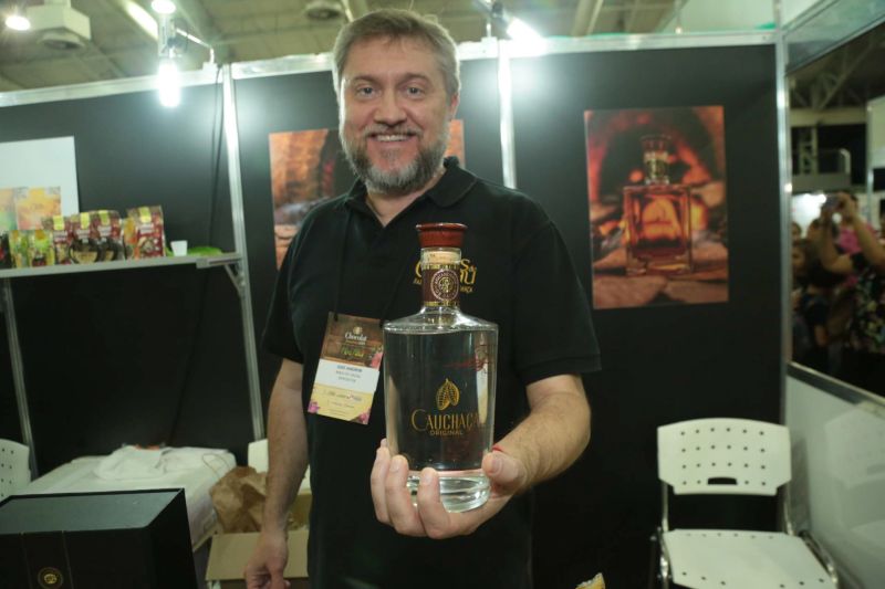  VI Festival do Chocolate e Cacau e da 18ª Exposição Flor Pará, realizados no Hangar - Centro de Convenções. Mais de 30 mil pessoas já passaram pelo local em três dias de evento, estimativa que superou as expectativas. <div class='credito_fotos'>Foto: Alex Ribeiro / Ag. Pará   |   <a href='/midias/2019/originais/5485_20190921183032_img_5478.jpg' download><i class='fa-solid fa-download'></i> Download</a></div>