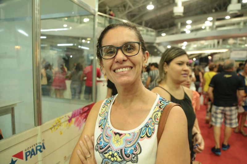  VI Festival do Chocolate e Cacau e da 18ª Exposição Flor Pará, realizados no Hangar - Centro de Convenções. Mais de 30 mil pessoas já passaram pelo local em três dias de evento, estimativa que superou as expectativas. <div class='credito_fotos'>Foto: Alex Ribeiro / Ag. Pará   |   <a href='/midias/2019/originais/5485_20190921190209_img_5502.jpg' download><i class='fa-solid fa-download'></i> Download</a></div>