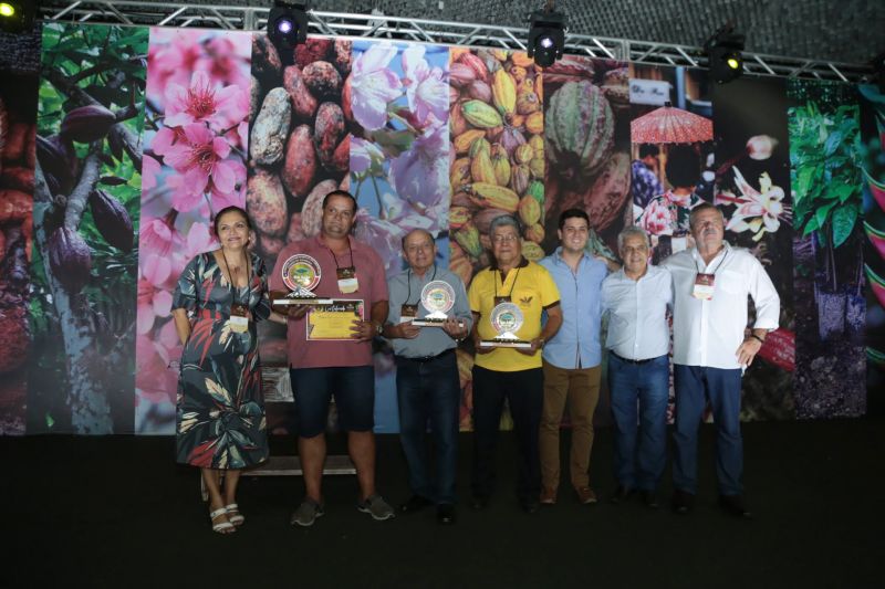  VI Festival do Chocolate e Cacau e da 18ª Exposição Flor Pará, realizados no Hangar - Centro de Convenções. Mais de 30 mil pessoas já passaram pelo local em três dias de evento, estimativa que superou as expectativas. <div class='credito_fotos'>Foto: Alex Ribeiro / Ag. Pará   |   <a href='/midias/2019/originais/5485_20190921193930_img_5629.jpg' download><i class='fa-solid fa-download'></i> Download</a></div>