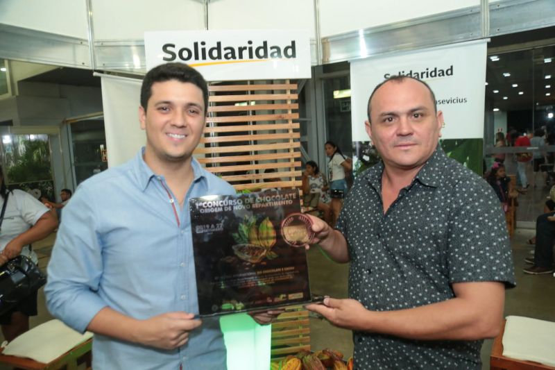  VI Festival do Chocolate e Cacau e da 18ª Exposição Flor Pará, realizados no Hangar - Centro de Convenções. Mais de 30 mil pessoas já passaram pelo local em três dias de evento, estimativa que superou as expectativas. <div class='credito_fotos'>Foto: Alex Ribeiro / Ag. Pará   |   <a href='/midias/2019/originais/5485_20190921195725_img_5641.jpg' download><i class='fa-solid fa-download'></i> Download</a></div>