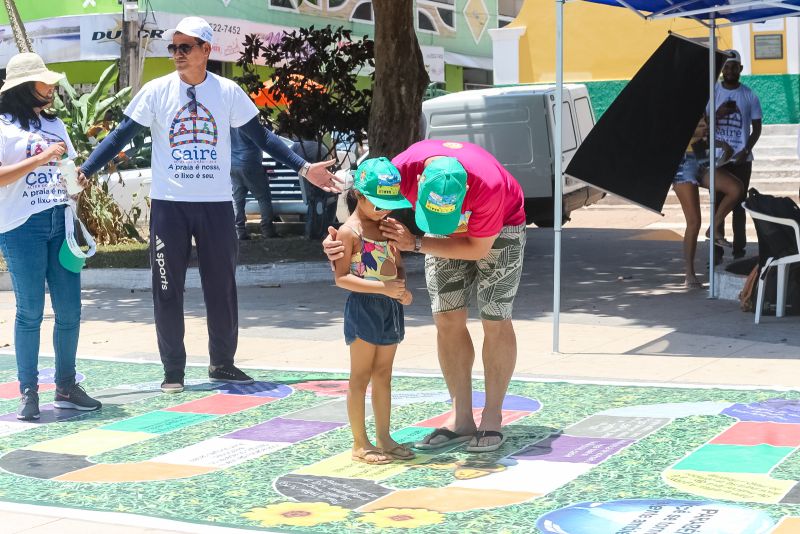Educação ambiental a moradores e visitantes da vila balneária de Alter do Chão, distrito de Santarém, no oeste do Estado, é o objetivo principal da ação desenvolvida pela Secretaria de Estado de Meio Ambiente e Sustentabilidade (Semas). <div class='credito_fotos'>Foto: ASCOM / SEMAS   |   <a href='/midias/2019/originais/5487_educacaoambientalemsantarem3.jpg' download><i class='fa-solid fa-download'></i> Download</a></div>
