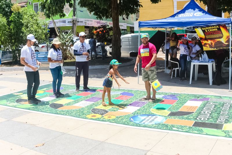Educação ambiental a moradores e visitantes da vila balneária de Alter do Chão, distrito de Santarém, no oeste do Estado, é o objetivo principal da ação desenvolvida pela Secretaria de Estado de Meio Ambiente e Sustentabilidade (Semas). <div class='credito_fotos'>Foto: ASCOM / SEMAS   |   <a href='/midias/2019/originais/5487_educacaoambientalemsantarem4.jpg' download><i class='fa-solid fa-download'></i> Download</a></div>