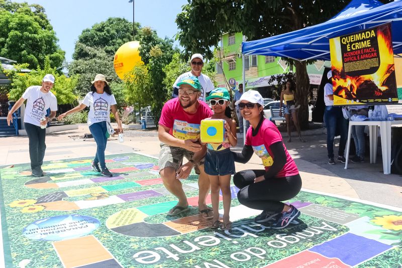 Educação ambiental a moradores e visitantes da vila balneária de Alter do Chão, distrito de Santarém, no oeste do Estado, é o objetivo principal da ação desenvolvida pela Secretaria de Estado de Meio Ambiente e Sustentabilidade (Semas). <div class='credito_fotos'>Foto: ASCOM / SEMAS   |   <a href='/midias/2019/originais/5487_educacaoambientalemsantarem8.jpg' download><i class='fa-solid fa-download'></i> Download</a></div>