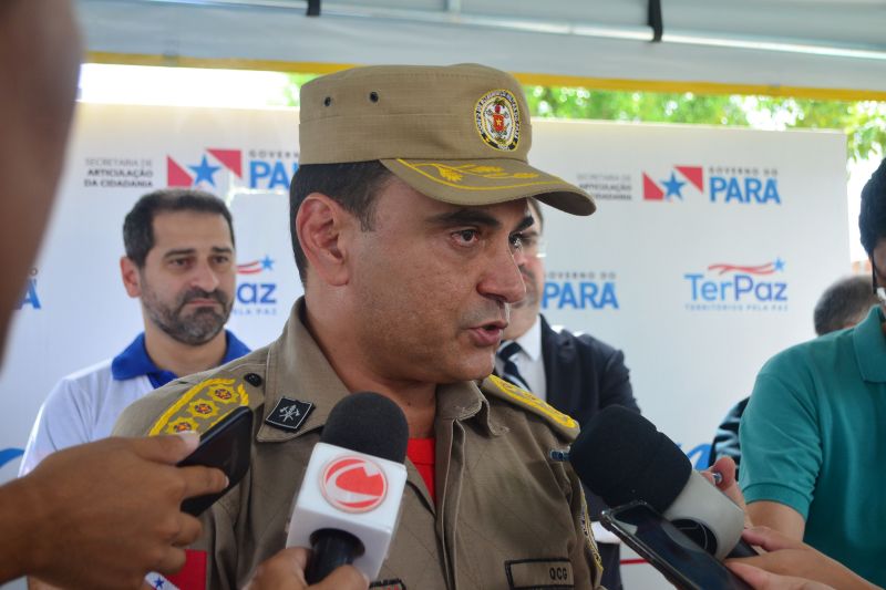 Depois dos bairros Cabanagem, Benguí, Icuí-Guajará, Nova União e Terra Firme, todos na Região Metropolitana de Belém, o Programa Territórios pela Paz, promovido pelo Governo do Pará, chega ao bairro do Guamá. O início da programação foi na manhã desta segunda-feira (23), na Praça Frei Daniel, localizada na Rua Intendente Dr. Virgílio Mendonça com a Travessa Guerra Passos. <div class='credito_fotos'>Foto: Elielson Modesto / Ascom Segup   |   <a href='/midias/2019/originais/5492_dsc_0133.jpg' download><i class='fa-solid fa-download'></i> Download</a></div>