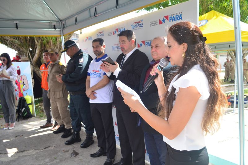 Depois dos bairros Cabanagem, Benguí, Icuí-Guajará, Nova União e Terra Firme, todos na Região Metropolitana de Belém, o Programa Territórios pela Paz, promovido pelo Governo do Pará, chega ao bairro do Guamá. O início da programação foi na manhã desta segunda-feira (23), na Praça Frei Daniel, localizada na Rua Intendente Dr. Virgílio Mendonça com a Travessa Guerra Passos. <div class='credito_fotos'>Foto: Elielson Modesto / Ascom Segup   |   <a href='/midias/2019/originais/5492_dsc_0226.jpg' download><i class='fa-solid fa-download'></i> Download</a></div>