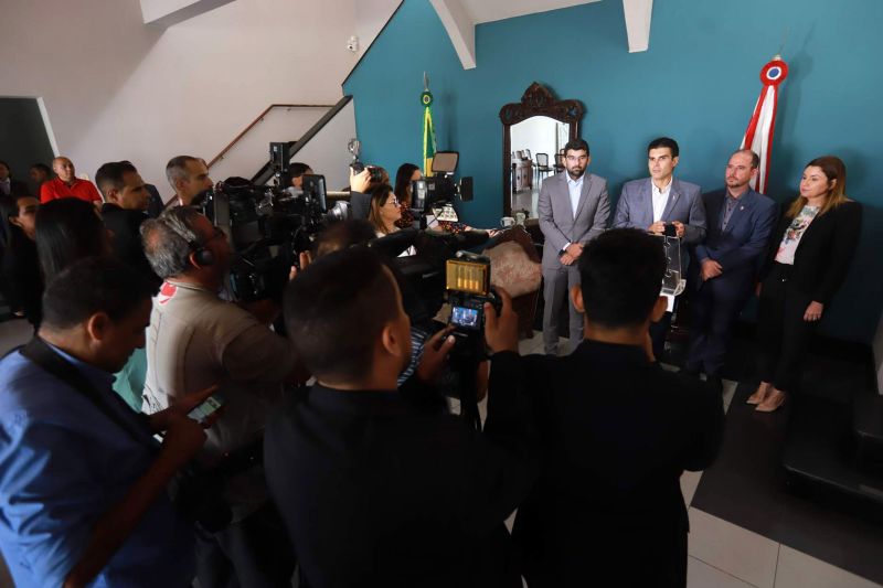  <div class='credito_fotos'>Foto: Marco Santos / Ag. Pará   |   <a href='/midias/2019/originais/5495_coletivagovernadorsobreliberacaodecimoterceiro-fotomarcosantos-3.jpg' download><i class='fa-solid fa-download'></i> Download</a></div>