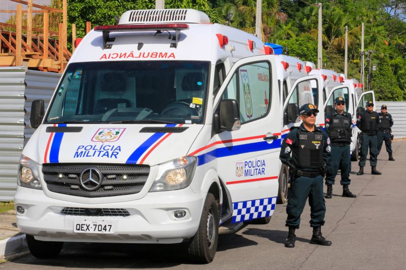 O Dia da Polícia Militar do Pará foi celebrado, na manhã desta quarta-feira (25), com uma solenidade realizada no quartel do Comando-Geral da PM, no bairro Parque-Guajará, em Belém. O evento, que também celebrou os 201 anos da corporação paraense, teve como destaques a promoção de 55 oficiais e 2.549 praças; a entrega de coletes balísticos, armamentos, computadores, novos veículos e uniformes; além da entrega da Medalha do Mérito Policial Militar “Coronel Fontoura” a personalidades civis e militares. <div class='credito_fotos'>Foto: Marco Santos / Ag. Pará   |   <a href='/midias/2019/originais/5496_estadohomenageiamilitaresduranteaniversariode201anosdapm-fotomarcosantos-2.jpg' download><i class='fa-solid fa-download'></i> Download</a></div>
