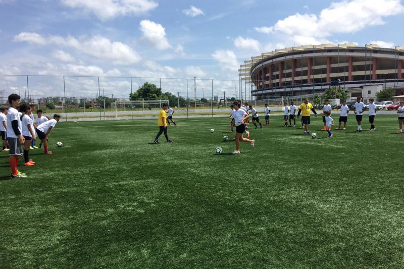 Os alunos que irão fazer parte do projeto Gol do Brasil participaram, nesta segunda-feira (30), junto com seus pais ou responsáveis, da aula inaugural do Projeto, que ocorreu no Centro da Juventude (CEJU), em Belém. 