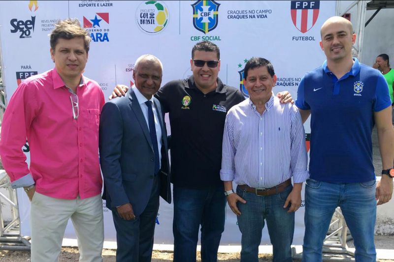 Os alunos que irão fazer parte do projeto Gol do Brasil participaram, nesta segunda-feira (30), junto com seus pais ou responsáveis, da aula inaugural do Projeto, que ocorreu no Centro da Juventude (CEJU), em Belém. 