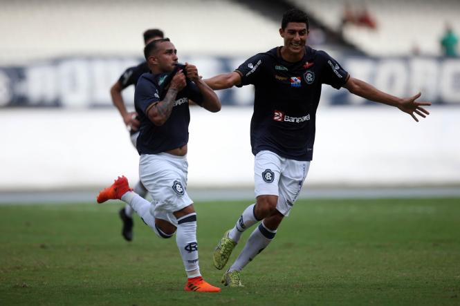 Tranquilidade e muita comemoração marcaram a reabertura do Estádio Estadual Jornalista Edgar Augusto Proença - Mangueirão na tarde deste domingo (3). A vitória do Remo contra o Tapajós, por 1x0, em jogo referente à primeira rodada do Parazão, foi acompanhada de perto por 19,2 mil torcedores, e dentre eles, muitas crianças acompanhadas pelos pais e familiares. 

FOTO: THIAGO GOMES/AG. PARÁ
DATA: 03.02.2019 
BELÉM - PARÁ <div class='credito_fotos'>Foto: Thiago Gomes /Ag. Pará   |   <a href='/midias/2019/originais/55106bdb-f343-45e1-9f1c-f0492e6ef9c8.jpg' download><i class='fa-solid fa-download'></i> Download</a></div>