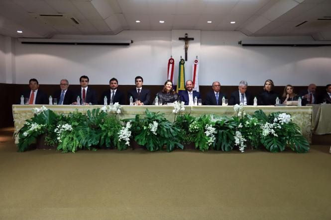 Na manhã desta segunda-feira (28), o Tribunal de Contas do Estado do Pará (TCE-PA) empossou, no auditório Ministro Elmiro Nogueira, sede do órgão, o novo Corpo Dirigente para o biênio 2019-2021. A sessão começou às 11h e contou com a presença do governador Helder Barbalho e do vice-governador, Lúcio Vale.  

FOTO: MARCO SANTOS 
DATA: 28.01.2019
BELÉM - PARÁ <div class='credito_fotos'>Foto: MARCOS SANTOS   |   <a href='/midias/2019/originais/5533d71d-fd20-4825-a911-ede8fe869ac6.jpg' download><i class='fa-solid fa-download'></i> Download</a></div>