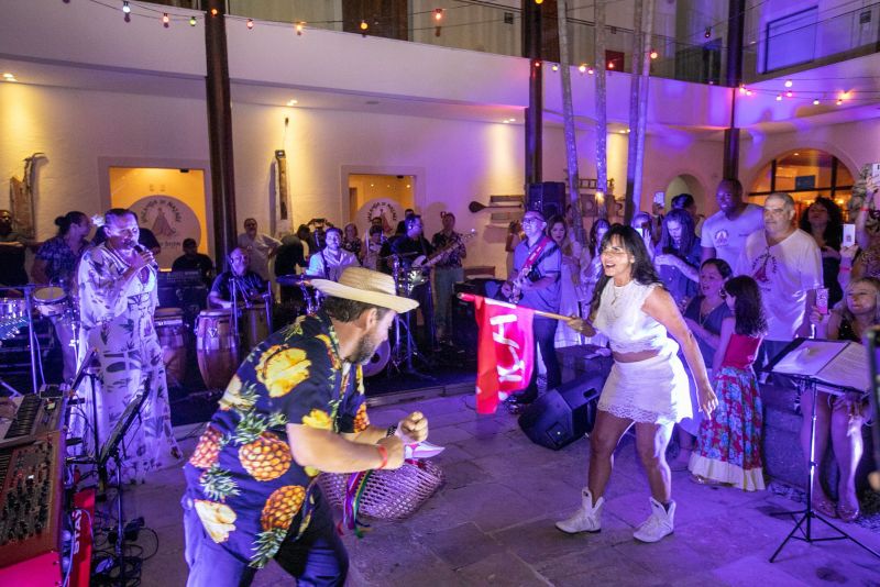 Sarau da Fafá de Belém  <div class='credito_fotos'>Foto: Marco Santos / Ag. Pará   |   <a href='/midias/2019/originais/5564_41c4f558-d9b9-6e9d-1240-dd6b57dd3162.jpg' download><i class='fa-solid fa-download'></i> Download</a></div>