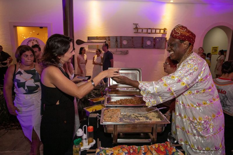 Sarau da Fafá de Belém  <div class='credito_fotos'>Foto: Marco Santos / Ag. Pará   |   <a href='/midias/2019/originais/5564_8fdbc820-fca6-1239-005d-1cf5d6a4c20b.jpg' download><i class='fa-solid fa-download'></i> Download</a></div>