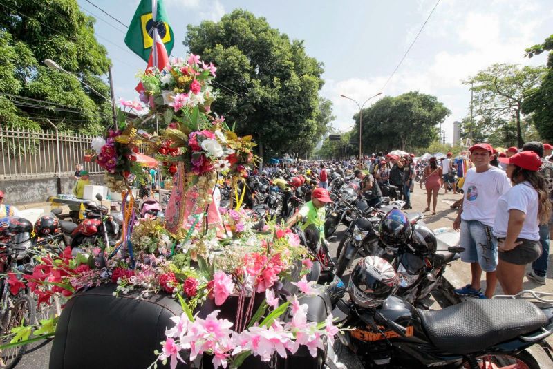 Moto Romaria Círio  2019 <div class='credito_fotos'>Foto: Ricardo Amanajás / Ag. Pará   |   <a href='/midias/2019/originais/5567_a5268afd-593c-7066-88fc-35c782ed338e.jpg' download><i class='fa-solid fa-download'></i> Download</a></div>