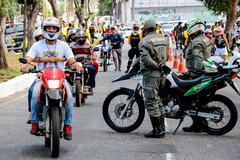Fiscalização Trânsito <div class='credito_fotos'>Foto: Ricardo Amanajás / Ag. Pará   |   <a href='/midias/2019/originais/5569_274b48e1-2446-3011-7754-b7f062f4cf7f.jpg' download><i class='fa-solid fa-download'></i> Download</a></div>