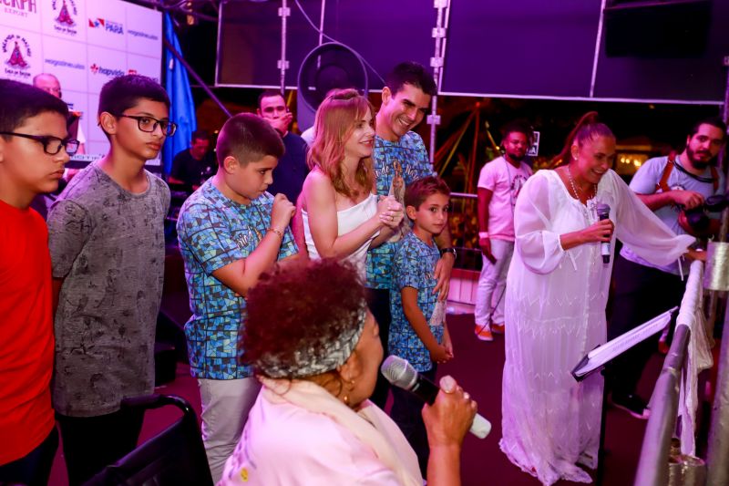Governador participa do traslado de Nossa Senhora de Nazaré. <div class='credito_fotos'>Foto: Marco Santos / Ag. Pará   |   <a href='/midias/2019/originais/5574_2f54a737-57b4-80d9-a91f-d85e4150f61b.jpg' download><i class='fa-solid fa-download'></i> Download</a></div>