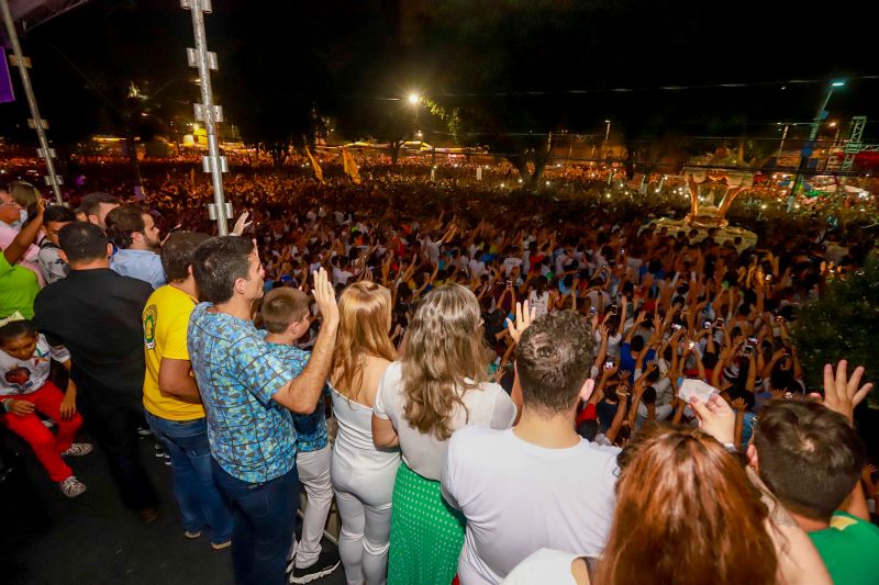 Governador participa do traslado de Nossa Senhora de Nazaré. <div class='credito_fotos'>Foto: Marco Santos / Ag. Pará   |   <a href='/midias/2019/originais/5574_5c6fa36f-f718-da63-dabe-ab9720acc9de.jpg' download><i class='fa-solid fa-download'></i> Download</a></div>