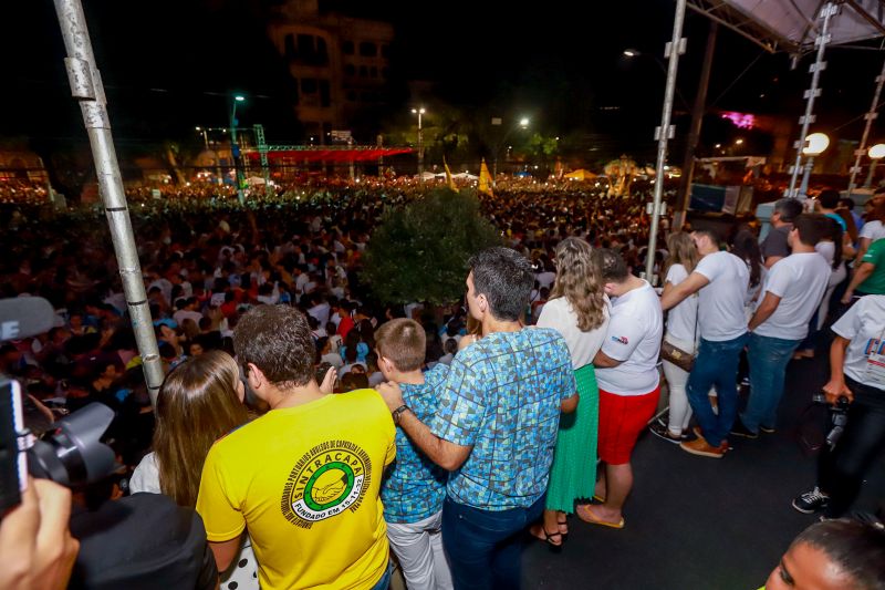 Governador participa do traslado de Nossa Senhora de Nazaré. <div class='credito_fotos'>Foto: Marco Santos / Ag. Pará   |   <a href='/midias/2019/originais/5574_749d570d-d1a3-b630-5855-862d9c58a382.jpg' download><i class='fa-solid fa-download'></i> Download</a></div>