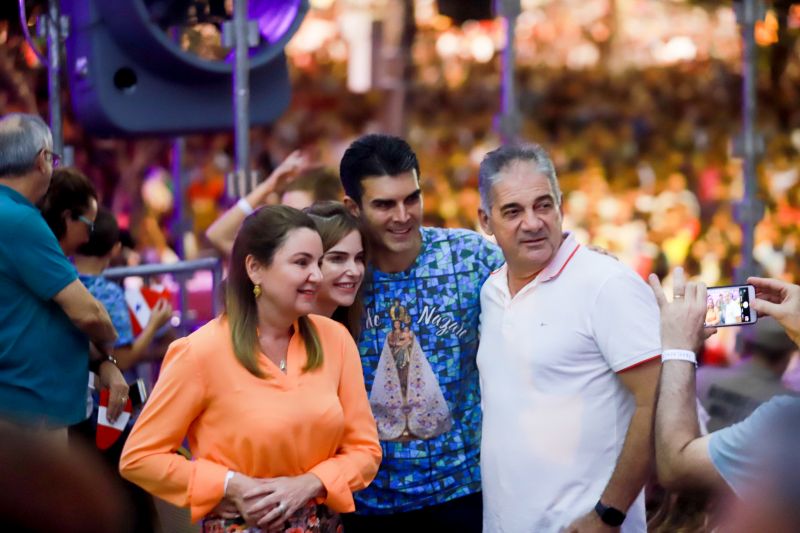 Governador participa do traslado de Nossa Senhora de Nazaré. <div class='credito_fotos'>Foto: Marco Santos / Ag. Pará   |   <a href='/midias/2019/originais/5574_d021da32-76bf-56b5-023a-83353ed6ead7.jpg' download><i class='fa-solid fa-download'></i> Download</a></div>