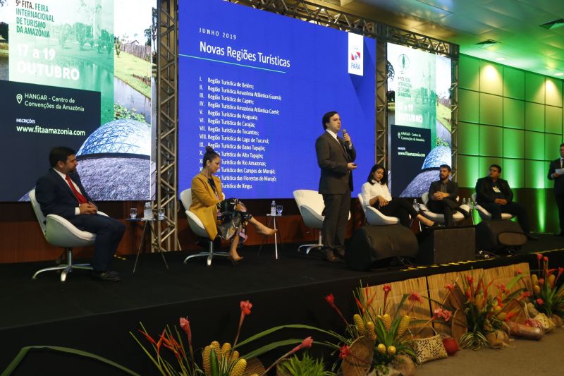Governo do Estado abre a 9 Feira Internacional de Turismo na Amazônia. <div class='credito_fotos'>Foto: Marcelo Seabra / Ag. Pará   |   <a href='/midias/2019/originais/5576_10f54085-bf54-e0db-a23b-3f934e6998da.jpg' download><i class='fa-solid fa-download'></i> Download</a></div>