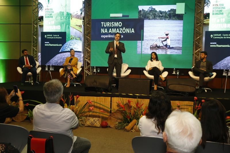 Governo do Estado abre a 9 Feira Internacional de Turismo na Amazônia. <div class='credito_fotos'>Foto: Marcelo Seabra / Ag. Pará   |   <a href='/midias/2019/originais/5576_3c97ed2c-24d4-3299-7e2e-122062d1e535.jpg' download><i class='fa-solid fa-download'></i> Download</a></div>