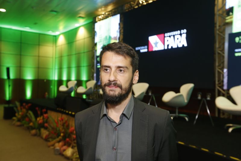 Governo do Estado abre a 9 Feira Internacional de Turismo na Amazônia. <div class='credito_fotos'>Foto: Marcelo Seabra / Ag. Pará   |   <a href='/midias/2019/originais/5576_7d94b37f-b16d-925d-64f0-2a0e0a420a9c.jpg' download><i class='fa-solid fa-download'></i> Download</a></div>