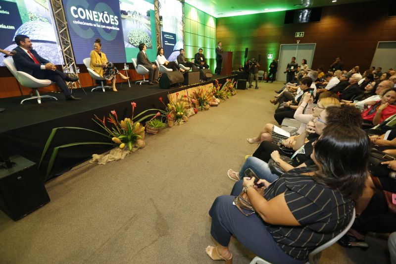 Governo do Estado abre a 9 Feira Internacional de Turismo na Amazônia. <div class='credito_fotos'>Foto: Marcelo Seabra / Ag. Pará   |   <a href='/midias/2019/originais/5576_a7c04287-d21a-a308-37a3-444e81c3524e.jpg' download><i class='fa-solid fa-download'></i> Download</a></div>