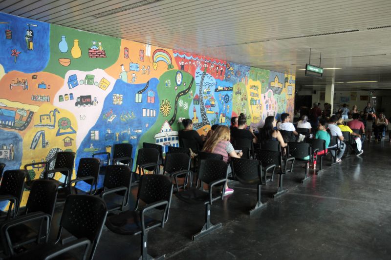 São 38 anos de medicina e ela ainda tem o brilho nos olhos ao falar da missão que escolheu. “É uma profissão maravilhosa. A gente trabalha com a alma das pessoas. Porque a gente fica aqui cuidando do amor de alguém”.  <div class='credito_fotos'>Foto: Bruno Cecim / Ag.Pará   |   <a href='/midias/2019/originais/5579_2b64d253-201c-1ef5-d073-b6d705d50fe0.jpg' download><i class='fa-solid fa-download'></i> Download</a></div>