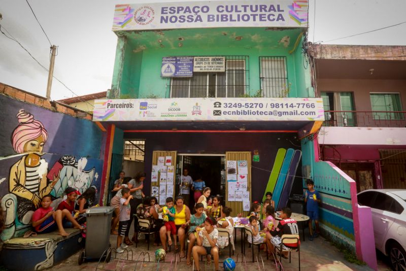 O bairro do Guamá recebeu um dia inteiro de serviços, atividades e atrações culturais, realizadas por diversas secretarias estaduais. Realizada pela Secult, a programação da tarde promete animar os moradores com artistas do próprio bairro. <div class='credito_fotos'>Foto: Alex Ribeiro / Ag. Pará   |   <a href='/midias/2019/originais/5580_25b73e7a-7914-77af-3cdf-a378a8b61763.jpg' download><i class='fa-solid fa-download'></i> Download</a></div>