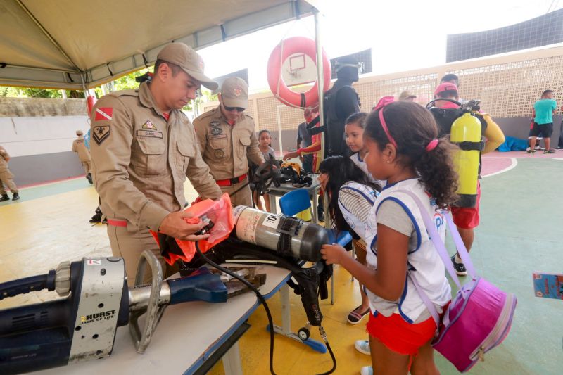 O bairro do Guamá recebeu um dia inteiro de serviços, atividades e atrações culturais, realizadas por diversas secretarias estaduais. Realizada pela Secult, a programação da tarde promete animar os moradores com artistas do próprio bairro. <div class='credito_fotos'>Foto: Alex Ribeiro / Ag. Pará   |   <a href='/midias/2019/originais/5580_4624656a-66a5-620b-01fc-baffe80d2c00.jpg' download><i class='fa-solid fa-download'></i> Download</a></div>