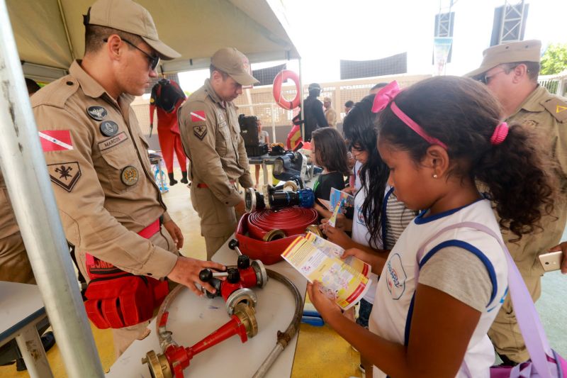 O bairro do Guamá recebeu um dia inteiro de serviços, atividades e atrações culturais, realizadas por diversas secretarias estaduais. Realizada pela Secult, a programação da tarde promete animar os moradores com artistas do próprio bairro. <div class='credito_fotos'>Foto: Alex Ribeiro / Ag. Pará   |   <a href='/midias/2019/originais/5580_73c7752a-456f-e90e-262f-d7d1d8d782b7.jpg' download><i class='fa-solid fa-download'></i> Download</a></div>