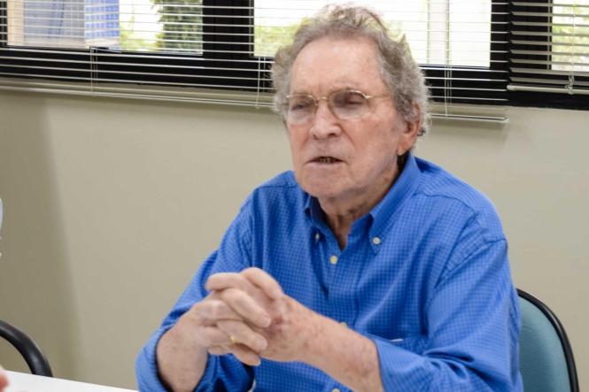 “Estamos aqui para ouvir, oferecer suporte e implementar as melhorias necessárias em diversos aspectos nas áreas dos Distritos Industriais do Pará”, declarou o presidente da Companhia de Desenvolvimento Econômico do Pará (Codec), Lutfala Bitar, nesta quinta-feira, 28, durante visita ao Distrito Industrial de Icoaraci, localizado na região metropolitana de Belém (RMB).

FOTO: ASCOM / CODEC
DATA: 03.03.2019
BELÉM - PA <div class='credito_fotos'>Foto: ASCOM / CODEC   |   <a href='/midias/2019/originais/558e6a71-6c6f-4d00-971e-730674277d39.jpg' download><i class='fa-solid fa-download'></i> Download</a></div>