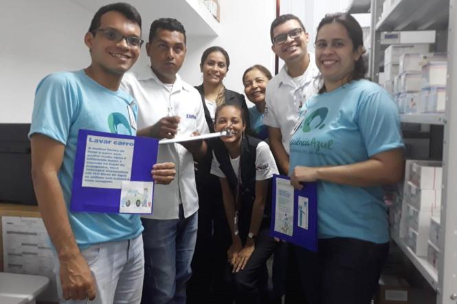 Idealizadores do Projeto Reciclação, em parceria com o Serviço de Segurança e Medicina do Trabalho (SESMT) e com profissionais do Hospital Jean Bitar (HJB), promoveram, nesta sexta-feira (22), ação alusiva ao Dia Mundial da Água nas unidades de internação, recepções e nos setores administrativos da instituição.

FOTO: DIVULGAÇÃO
DATA: 22.03.2019
BELÉM - PA <div class='credito_fotos'>Foto: Divulgação   |   <a href='/midias/2019/originais/559eaf20-f694-4154-a11b-63c34a7f8039.jpg' download><i class='fa-solid fa-download'></i> Download</a></div>