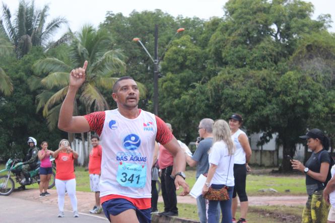 Pela primeira vez, a Companhia de Saneamento do Pará (Cosanpa) realizou a “Corrida e Caminhada das Águas – Preservar para não faltar”. O evento ocorreu na manhã deste domingo (24), no Parque Ambiental do Utinga, como parte da programação pelo Dia Mundial da Água, celebrado no último dia 22.

FOTO: ASCOM / COSANPA
DATA: 24.03.2019
BELÉM - PARÁ <div class='credito_fotos'>Foto: ASCOM / COSANPA   |   <a href='/midias/2019/originais/55a76259-9dbc-4159-a356-7a22fd4b72f8.jpg' download><i class='fa-solid fa-download'></i> Download</a></div>