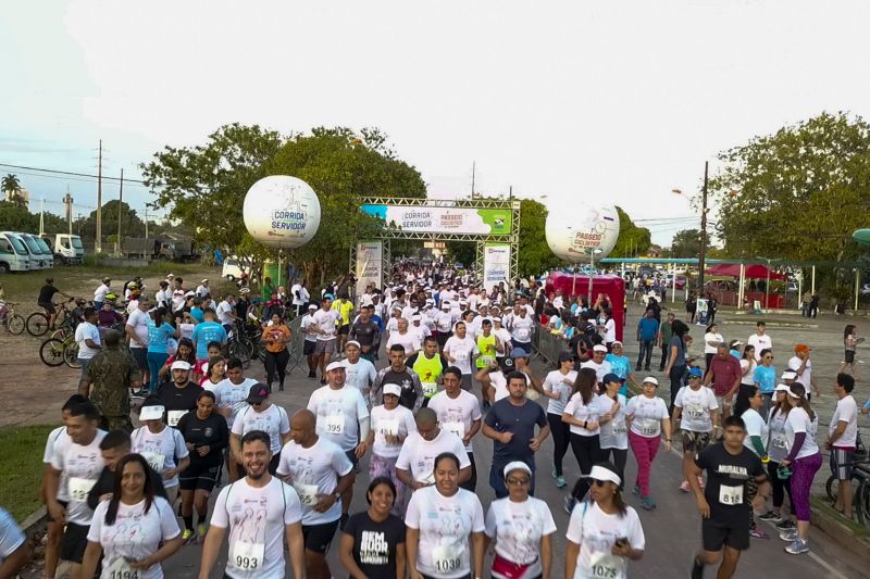 Entre as atividades realizadas em comemoração ao Dia do Servidor Público, o Governo do Pará promoveu, neste sábado (26), o evento esportivo, premiando os melhores colocados
Na foto: <div class='credito_fotos'>Foto: KLEBERSON SANTOS / AG. PARÁ   |   <a href='/midias/2019/originais/5600_5b8369c8-255b-7faf-152e-b0f579682d5e.jpg' download><i class='fa-solid fa-download'></i> Download</a></div>