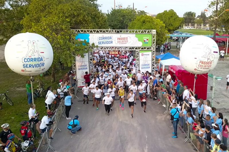 Entre as atividades realizadas em comemoração ao Dia do Servidor Público, o Governo do Pará promoveu, neste sábado (26), o evento esportivo, premiando os melhores colocados
Na foto: <div class='credito_fotos'>Foto: KLEBERSON SANTOS / AG. PARÁ   |   <a href='/midias/2019/originais/5600_8bc52a7f-ebce-014e-711f-5bd68b9d1af8.jpg' download><i class='fa-solid fa-download'></i> Download</a></div>