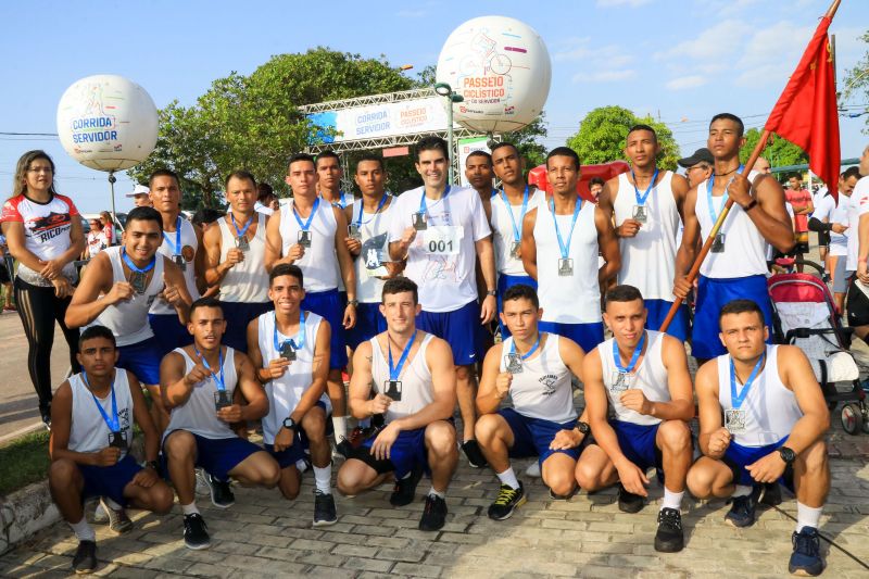 Entre as atividades realizadas em comemoração ao Dia do Servidor Público, o Governo do Pará promoveu, neste sábado (26), o evento esportivo, premiando os melhores colocados
Na foto: <div class='credito_fotos'>Foto: Jader Paes / Agência Pará   |   <a href='/midias/2019/originais/5600_bdf1c06e-20d9-d104-7bdc-91fe889caf5a.jpg' download><i class='fa-solid fa-download'></i> Download</a></div>