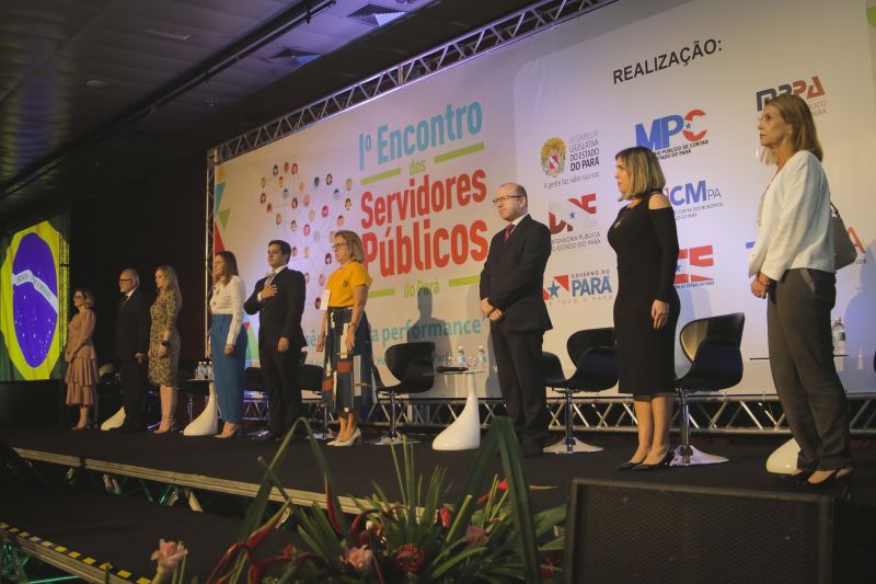 1º Encontro de servidores públicos do Pará capacita mais de 2 mil pessoas. O evento aconteceu no Hangar em Belém e contou com a presença de representantes governamentais.Na foto:
