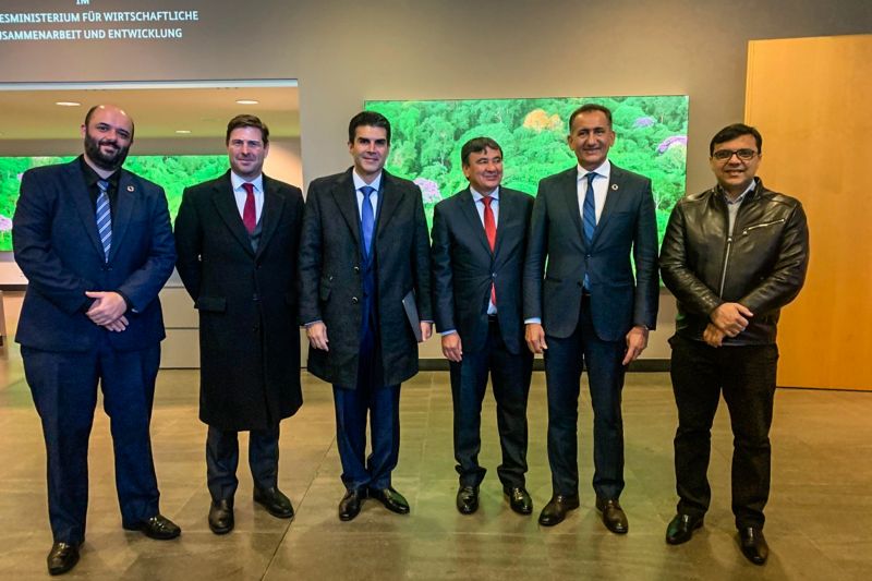 Em Berlim, Helder Barbalho e Waldez Góes (AP) se reúnem com Ministério Federal de Cooperação Econômica e Desenvolvimento <div class='credito_fotos'>Foto: Divulgação   |   <a href='/midias/2019/originais/5621_17abacf4-f84a-b96d-774f-28e1f0d80524.jpg' download><i class='fa-solid fa-download'></i> Download</a></div>