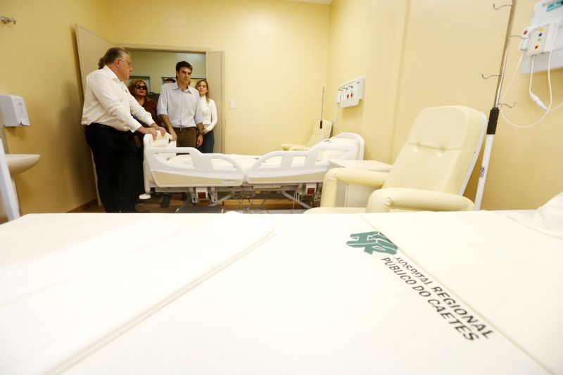 Nesta terça, dia 05, data em que Capanema completa 109 anos, o Estado inaugurou o Hospital Regional dos Caetés "Jorge Netto Costa"'. Estruturado com especialidade médica em traumatologia e cirurgia geral, o novo hospital se torna referência em assistência de média e alta complexidade, beneficiando a segunda região mais populosa do Estado, perdendo apenas para a região metropolitana de Belém. <div class='credito_fotos'>Foto: Marcelo Seabra / Ag. Pará   |   <a href='/midias/2019/originais/5635_66fa60ac-39a3-f543-a219-3be08af417bb.jpg' download><i class='fa-solid fa-download'></i> Download</a></div>